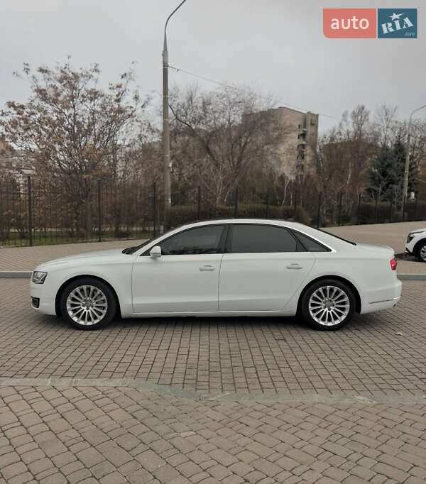 Седан Audi A8 2015 в Запорожье