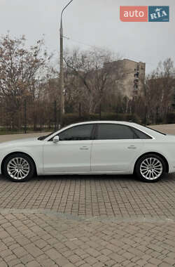 Седан Audi A8 2015 в 