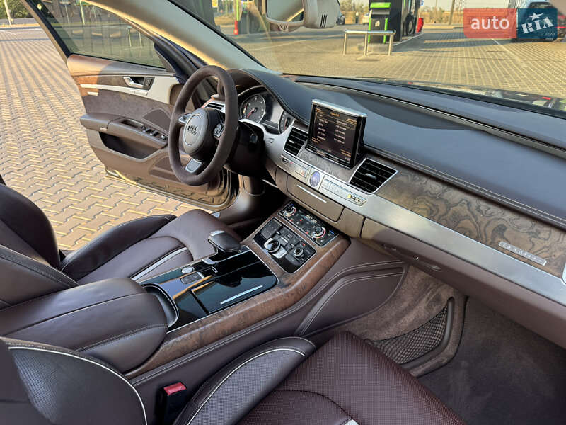 Седан Audi A8 2011 в Миколаєві
