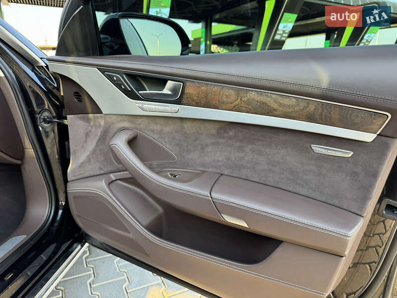Седан Audi A8 2011 в Миколаєві