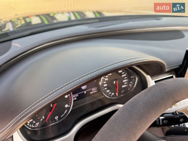 Седан Audi A8 2011 в Миколаєві