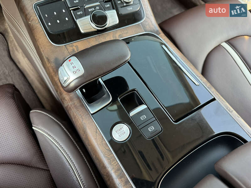 Седан Audi A8 2011 в Миколаєві
