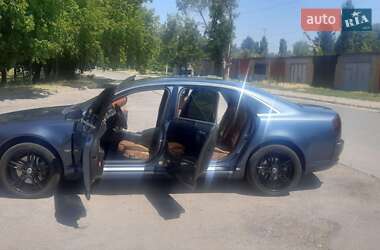 Седан Audi A8 2004 в 