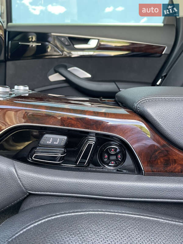 Седан Audi A8 2013 в Одессе