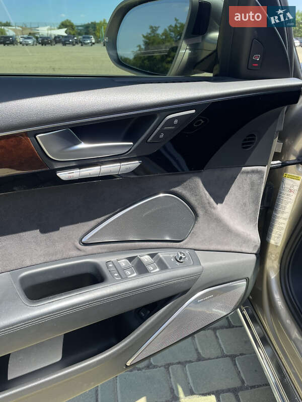 Седан Audi A8 2013 в Одессе