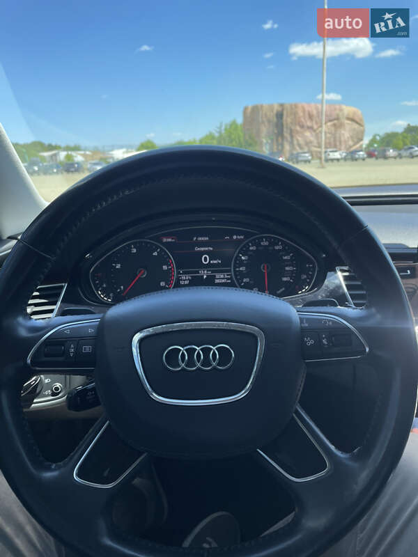 Седан Audi A8 2013 в Одессе