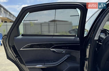Седан Audi A8 2018 в 