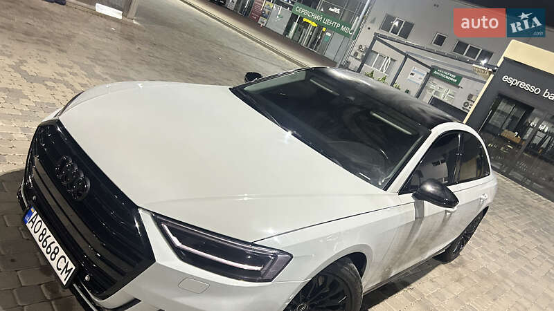 Седан Audi A8 2018 в Мукачевому