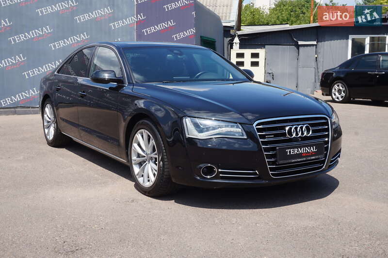 Седан Audi A8 2013 в Одесі