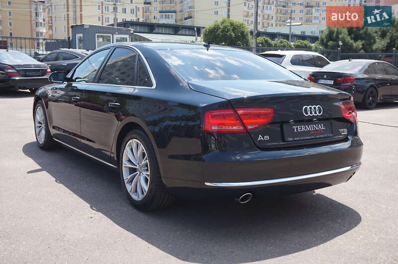 Седан Audi A8 2013 в Одесі