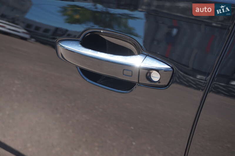 Седан Audi A8 2013 в Одесі