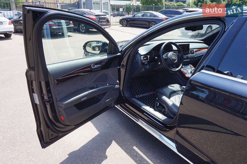 Седан Audi A8 2013 в Одесі