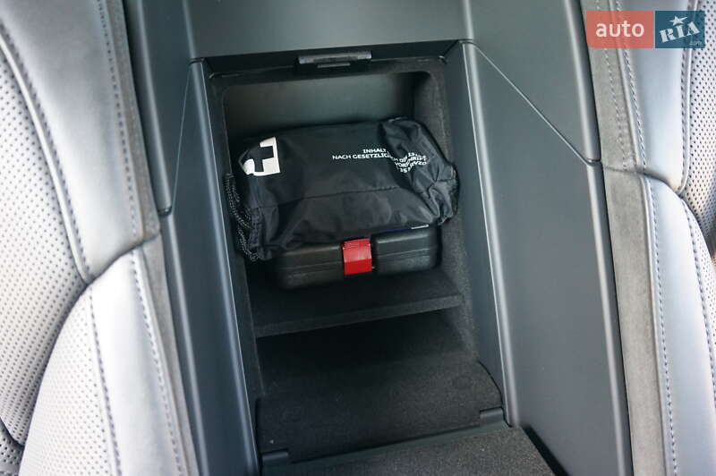 Седан Audi A8 2013 в Одесі