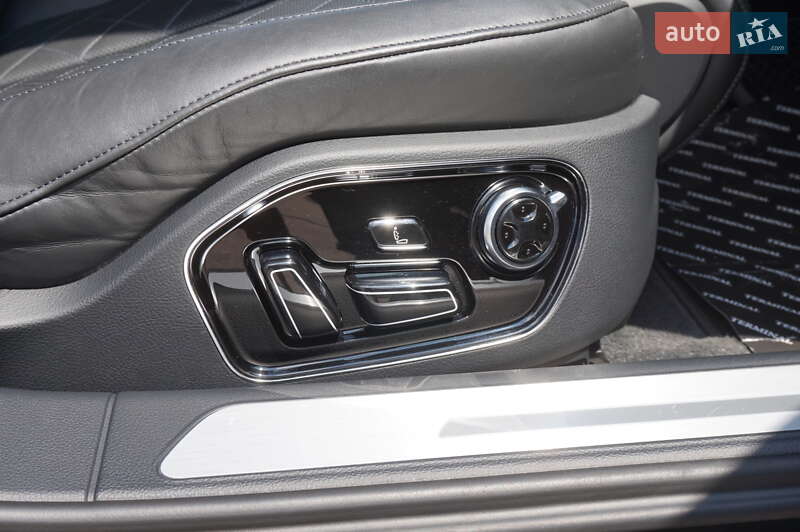 Седан Audi A8 2013 в Одесі