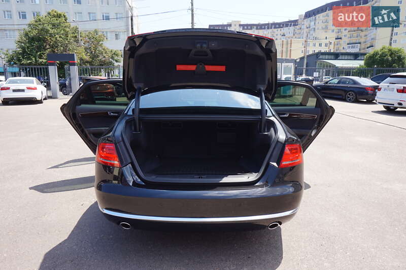 Седан Audi A8 2013 в Одесі