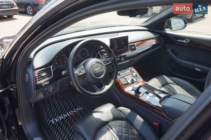 Седан Audi A8 2013 в Одесі