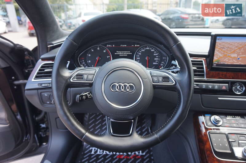 Седан Audi A8 2013 в Одесі