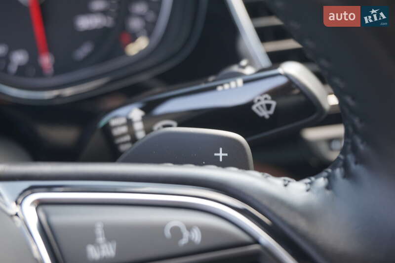 Седан Audi A8 2013 в Одесі