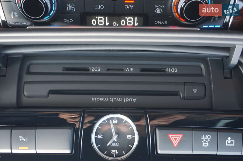 Седан Audi A8 2013 в Одесі