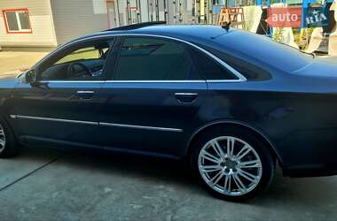 Седан Audi A8 2003 в 