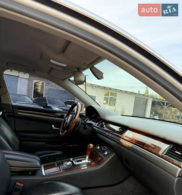 Седан Audi A8 2004 в Рівному