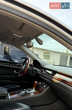 Седан Audi A8 2004 в 
