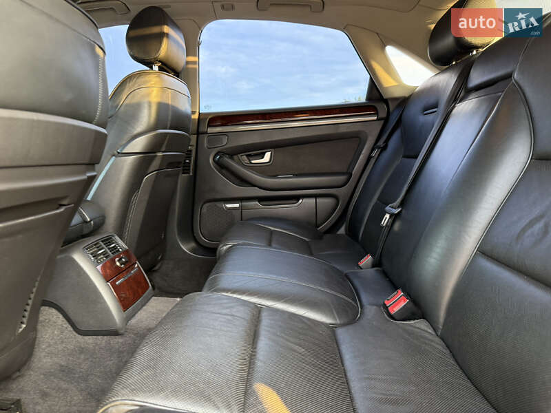 Седан Audi A8 2004 в Рівному