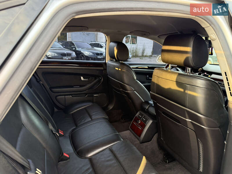 Седан Audi A8 2004 в Рівному