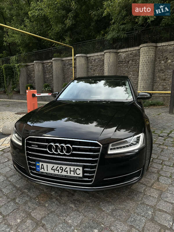 Седан Audi A8 2017 в 