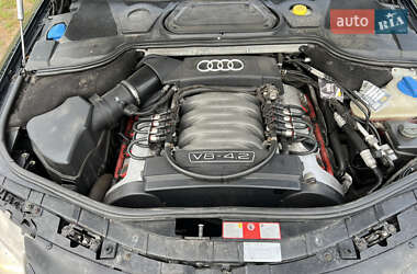 Седан Audi A8 2004 в 