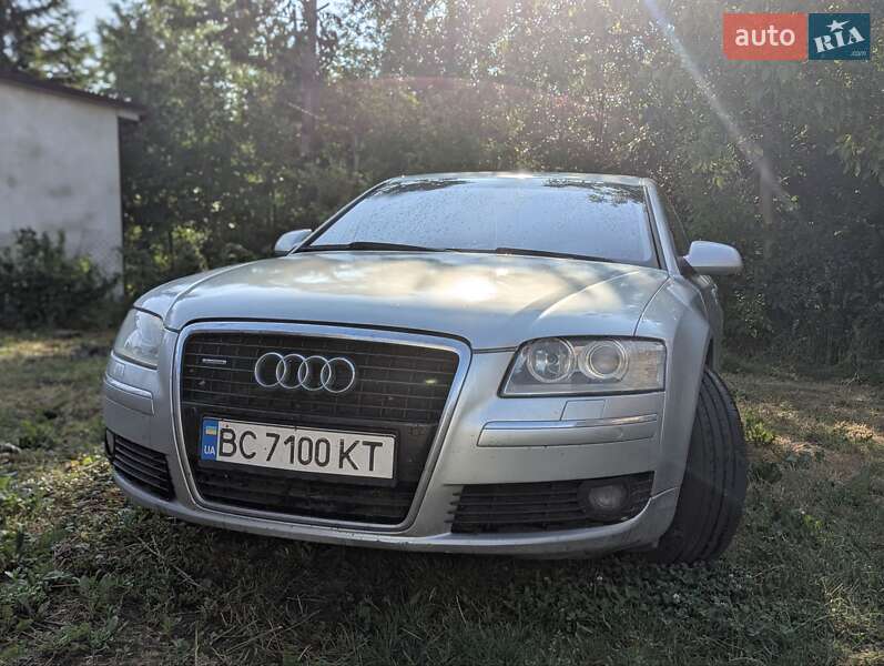 Седан Audi A8 2007 в Самборі