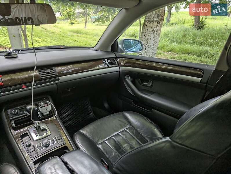 Седан Audi A8 2007 в Самборе