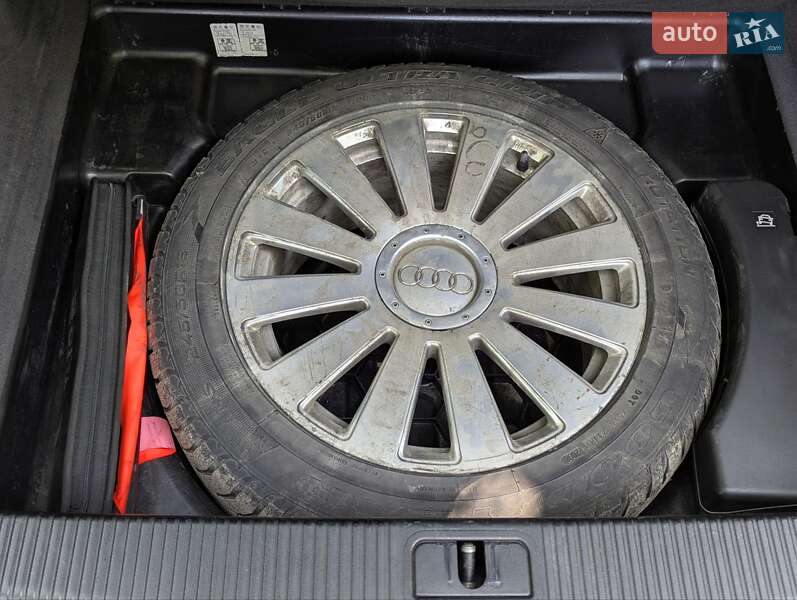 Седан Audi A8 2007 в Самборі