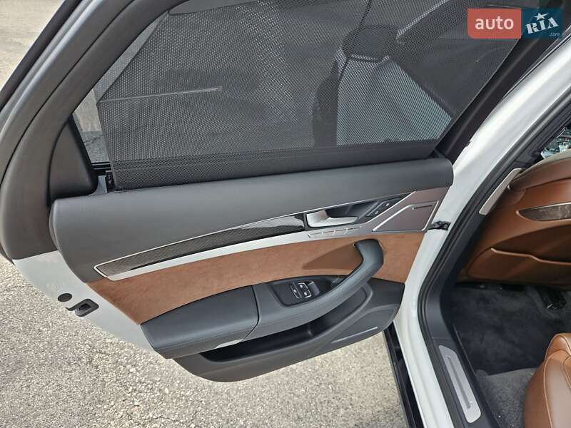 Седан Audi A8 2012 в Харкові