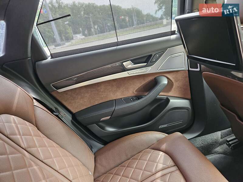 Седан Audi A8 2012 в Харкові