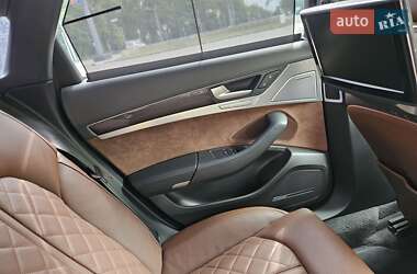 Седан Audi A8 2012 в 