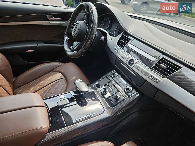 Седан Audi A8 2012 в Харкові