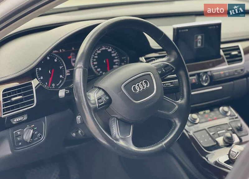 Седан Audi A8 2011 в Запорожье