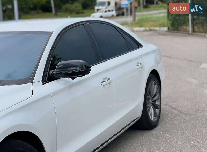 Седан Audi A8 2011 в Запорожье