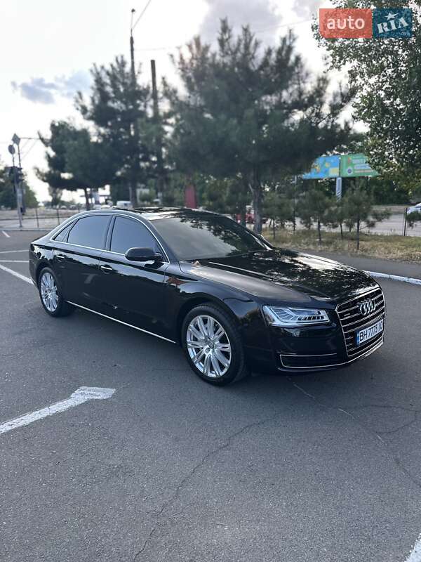 Седан Audi A8 2017 в 
