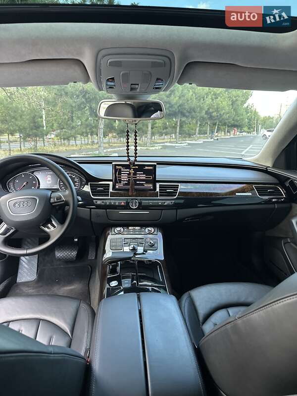 Седан Audi A8 2017 в Одессе