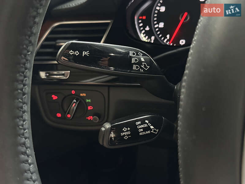 Седан Audi A8 2012 в Києві