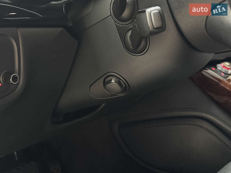 Седан Audi A8 2012 в Києві