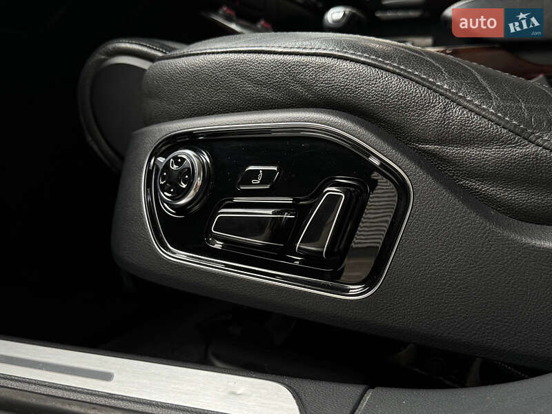 Седан Audi A8 2012 в Києві