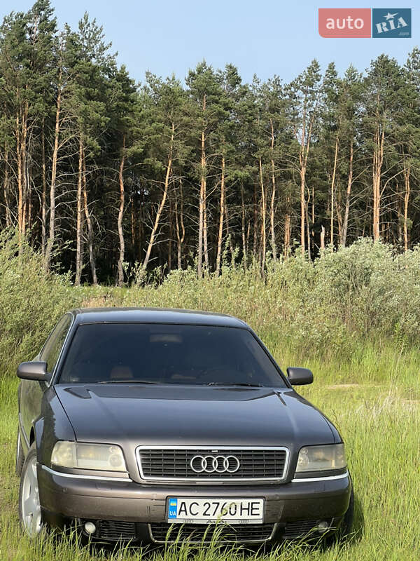 Седан Audi A8 2000 в Сарнах