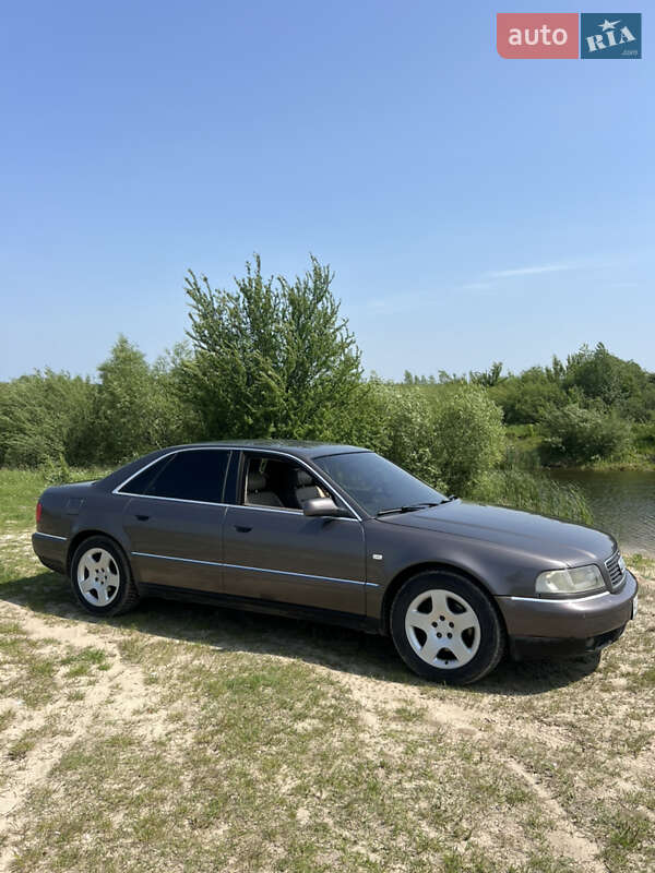 Седан Audi A8 2000 в 