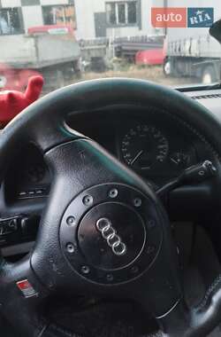 Седан Audi A8 1995 в 