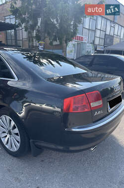 Седан Audi A8 2005 в 