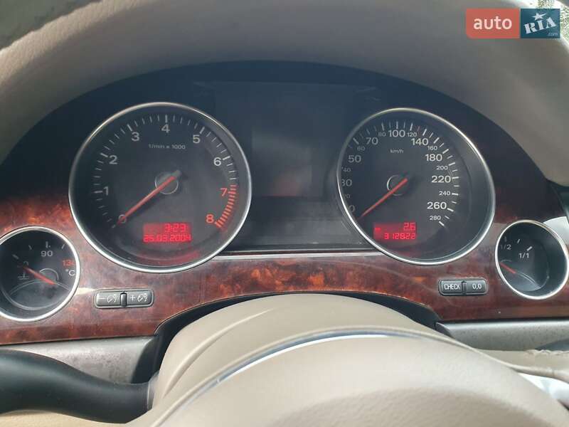 Седан Audi A8 2004 в Хмельницком