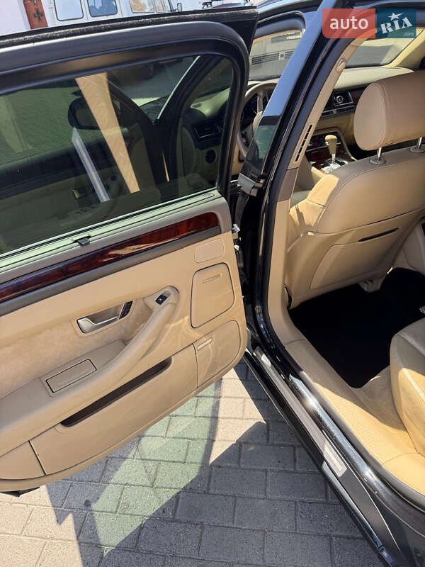 Седан Audi A8 2005 в Львові
